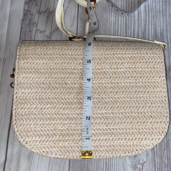 NEW| Daisy Beige Crossbody Bag - Picture 6 of 7